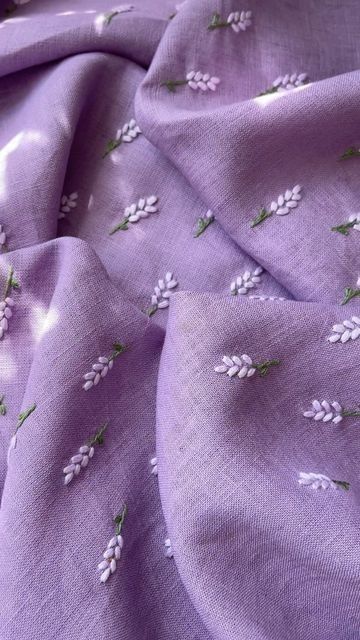 Embroidered Lavender Flowers, Embroidery White Dress, Hand Embroidery On Dupatta, White Flowers Embroidery, Embroidery Purple Flowers, Embroidery On Dress Ideas, Embroidery On Purple Fabric, Lilac Embroidery Designs, Purple Embroidery Design