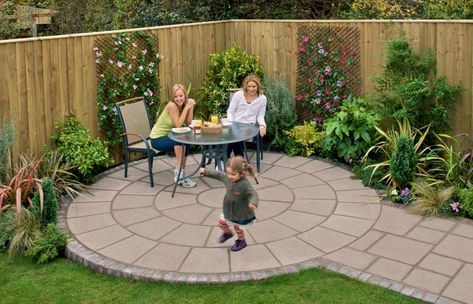 Circular Garden Design, Circle Patio, Simple Garden Designs, Portland Garden, Circular Patio, Kolam Air, Garden Pavers, Garden Paving, Back Garden Design