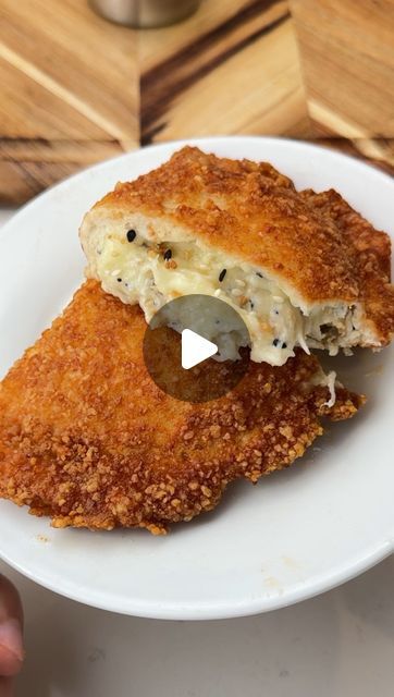 iRick Wiggins on Instagram: "Say “YUM” if you would eat this Crispy everything but the bagel hot pocket 😋🙌🥯   How to make it:  Mix 2 oz cream cheese, 1/4 cup mozzarella & 1-2 tbsp everything bagel seasoning. Flatten 3 oz ground chicken between GREASED  parchment paper & plastic wrap.   Add your mix, fold it over using the parchment paper. Coat the top side with egg wash and Parmesan. Flip onto another piece of parchment paper, coat that side. Air fry @ 400F for 10 mins & enjoy!" Everything But The Bagel Hot Pocket, Ground Chicken Hot Pocket, Chicken Hot Pockets, Ground Chicken Calzone, Recipes Using Everything Bagel Seasoning, Chicken Pocket, Everything Bagel Chicken, Hot Pocket Recipes, Irick Wiggins