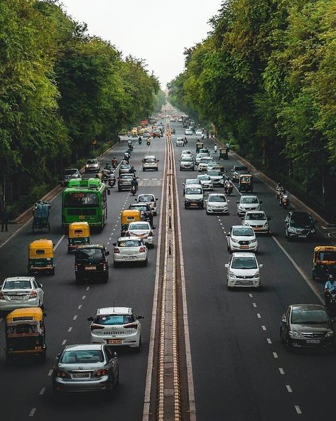 Dildilli on Instagram: “The picturesque roads of Delhi!  Photo by @iambeansingh  Keep following us for interesting pictures and don't forget to tag #dildilli on…” Delhi Roads, Incredible Pictures, Indian Travel, Fine People, Blur Photography, Interesting Pictures, Drunk Driving, Sky Tree, Meri Jaan