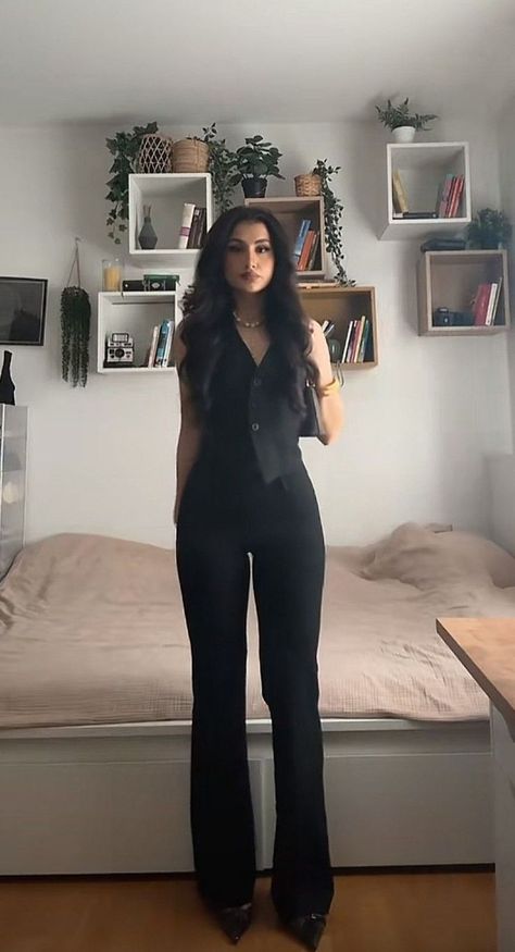 Racerback Vest Outfit, Going Out For Drinks Outfit Fall, Black Pants Outfit Ideas For Women, Office Outfits Comfy, Restaurant Host Outfits, Night Wear Outfits, Wine Mom Outfit, Classy Grown Woman Outfits, Business Casual Outfits For Women All Black