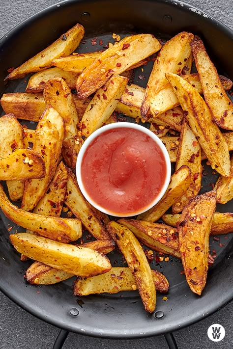 Spicy Potato Sticks | It’s hard to believe these crisp oven-baked “fries” are totally fat-free. Omit the pepper if you’re using hot chili powder. Ww Potatoes Recipes, Potato Sticks Recipes, Potato Recipes Low Calorie, Long Potato Fries Recipe, Low Calorie French Fries, Weight Watchers French Fries, Potato Sticks, College Nutritionist, Ww Meals