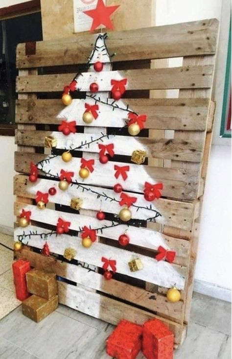 Christmas Tree Decor Ideas 2023, Pallet Christmas Tree Ideas, Wooden Pallet Christmas Tree, Pallet Tree, Christmas Tree Decor Ideas, Tree Decor Ideas, Christmas Stage, Pallet Christmas Tree, Pallet Christmas