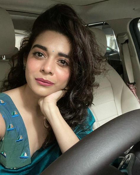 Mithila Palkar Saree, Beautiful Eyes Color, Mithila Palkar, Alexandra Daddario, Saree Look, Beautiful Eyes, Eye Color, Amazing Photography, Pretty People