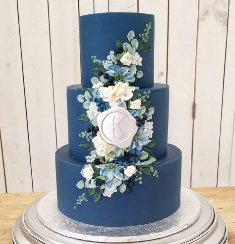 Navy And Dusty Blue Wedding Cake, Navy Wedding Cakes, Simple Blue Wedding Cake, Blue Tiered Cake, Blue Wedding Cake Ideas, Shades Of Blue Wedding Cake, Dark Blue Wedding Cake, Navy Blue Wedding Cake, Midnight Blue Wedding Cake