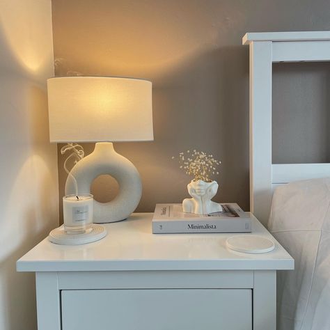 Some Minimal Vibes By @just__serene #justserene Minimal Room Decor Ideas, Dresser Decoration Ideas, Minimal Room Decor, Minimalism Aesthetic, Luxury Room Bedroom, Nightstand Decor, Modern Luxury Bedroom, Apartment Living Room Design, Room Redesign