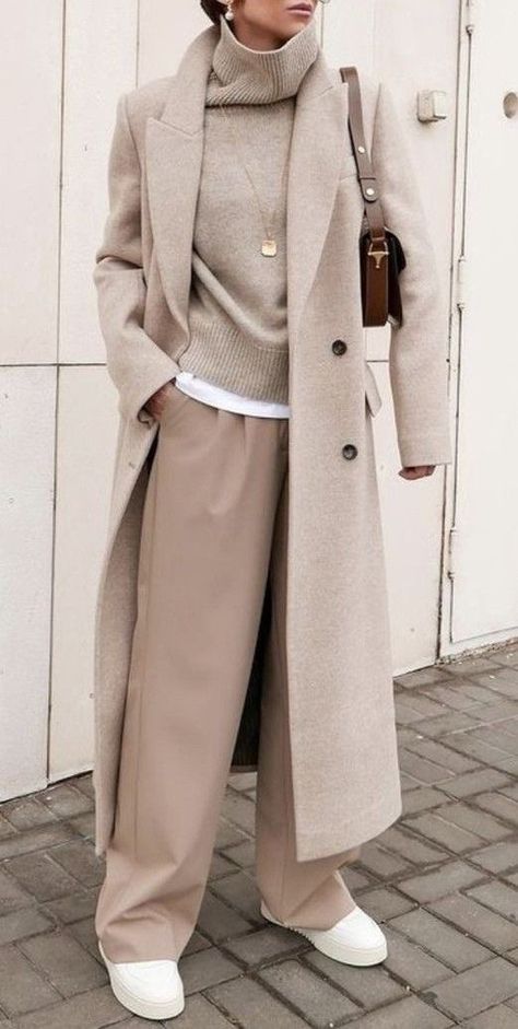 Old Money Outfits Female, Old Money Style Women Winter, Old Money Style Women Casual, Old Money Female Outfits, All Beige Outfit, Masculine Feminine Fashion, Beige Outfit, Beige Pants, Mode Casual