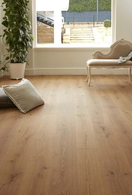 Natural Oak Flooring, Laminate Flooring Colors, Brown Laminate, Click Flooring, Oak Laminate Flooring, Interior Fit Out, Oak Laminate, Ideas Casa, Tiny Cabin