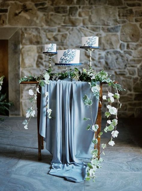 Cake table Vintage Wedding Cake Table, Wedding Cake Table Decorations, Painted Wedding Cake, Green Wedding Cake, Chic Vintage Brides, Blue Wedding Inspiration, Cake Table Decorations, Wedding Cake Table, Wedding Cakes Blue