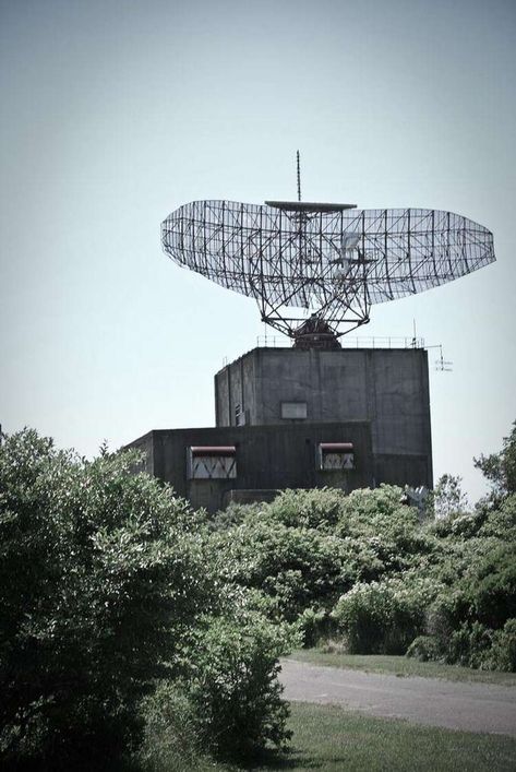 Montauk Project, Camp Hero, Montauk Long Island, Demogorgon Stranger Things, Montauk Ny, Military Bases, Secret Photo, Weekend Escape, Military Base