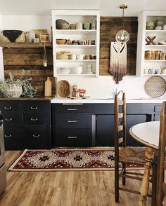 Black Kitchen Inspiration — Farmhouse Living Black Kitchen Inspiration, Boho Chic Kitchen, Ruang Tv, Koti Diy, Boho Kitchen Decor, Stile Boho Chic, Bohemian Kitchen, Boho Styl, Decor Ikea