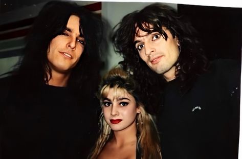 2 cuties + a pretty girl - Fat Böttomed Crüe Tommy Lee Now, Tommy Lee Motley Crue, Terror Twins, Vince Neil, Motley Crüe, Rock Band Posters, Estilo Swag, The Terror, Nikki Sixx