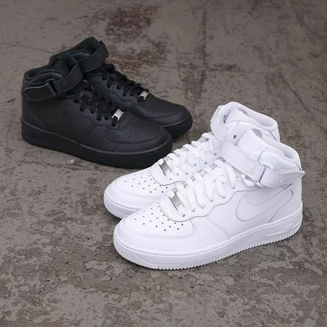 Clean White Tennis Shoes, Nike Air Force 1 Mid, Nike Shoes Air Force, White Tennis Shoes, Jordan Shoes Retro, Air Force 1 Mid, Nike Air Shoes, Shoes Sneakers Nike, Nike Tennis Shoes