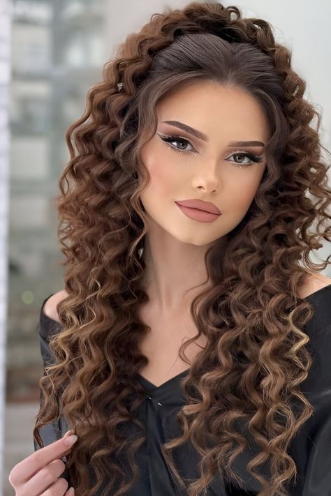 Who doesn’t love bouncy, voluminous curly locks? However, keeping curly hairstyles stunning takes a lot of effort. Dealing with your curls is no simple task, especially when you don’t know how to style it. So, here are some gorgeous curly hairstyles we’ve compiled from social media to give you your needed dose of beauty inspo. High Hairstyles For Wedding, Styling Curly Hair For Wedding, Curly Hair Styles For Bride, Curly Event Hairstyles, Aladdin Hairstyles, Curly Fancy Hairstyles, Curly Hair Elegant Styles, Curled Formal Hair, Tight Curls For Long Hair