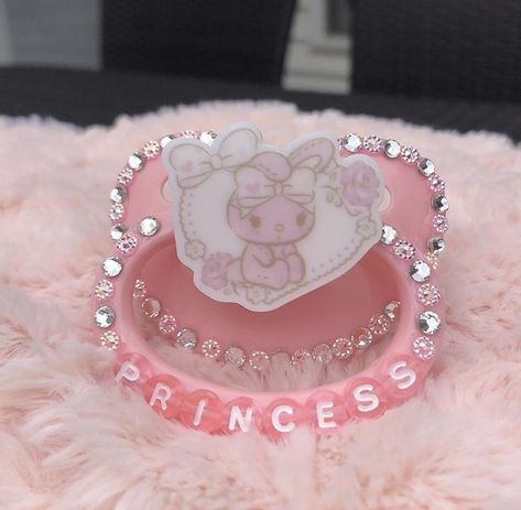 Princess Pacifier, Deco Paci, Bling Pacifier, Baby Pacifiers, Baby Doll Nursery, Paci Clip, Baby Bedtime, Baby Pacifier, Little Princess