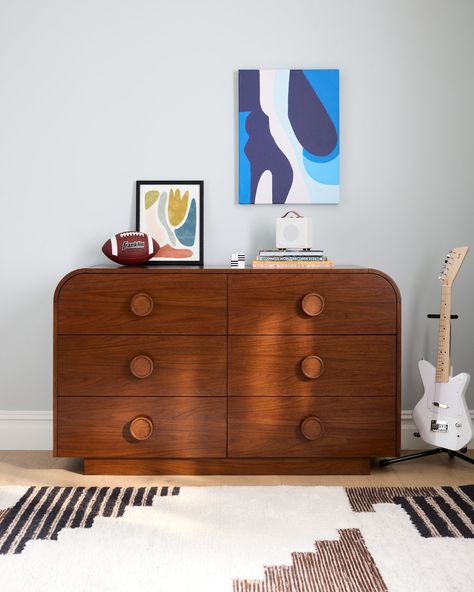 Here to make a statement ⚡️ Pair the Statement Knob Dresser (now available in a dark walnut finish) with the Colca Plush Rug for a look to grow with them. Scandinavian Dresser, Corner Dresser, Oak Wood Veneer, West Elm Kids, Walnut Dresser, Mid Century Dresser, Boho Bedroom Decor, 6 Drawer Dresser, Plush Rug