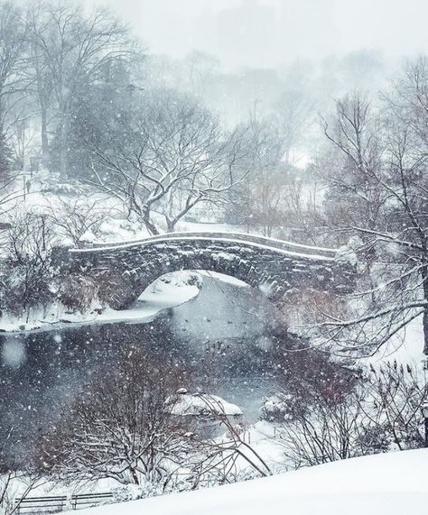 Snowy Concept Art, Snowy Bridge, Stone Bridge, Book Annotation, Old Bridge, Winter Painting, Winter Scenery, Winter Nights, Winter Night