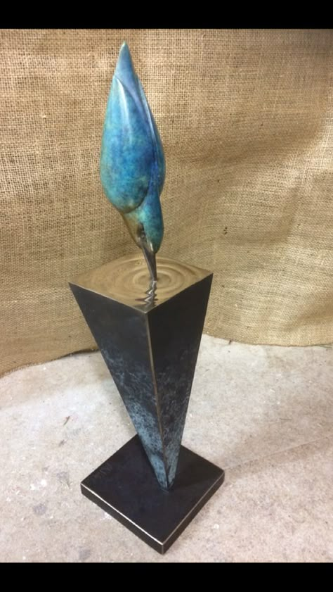 “Desire” Diving Kingfisher Bronze Sculpture by mattdukesculpture.com Kingfisher Sculpture, Diving Kingfisher, Ceramic Birds Sculpture, Cutlery Art, Bird Carving, Sculptures Céramiques, Paper Mache Sculpture, Vase Crafts, Fish Sculpture