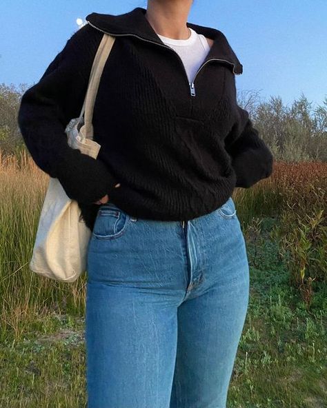 Crew Neck Outfits, Zip Up Sweater Outfit, Quarter Zip Outfit, Sweater Jeans, Zipper Sweater, Outfit Inspo Casual, Sweater Fits, Zippered Sweater, Minimal Style