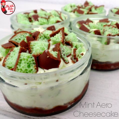 Dont these look divine Mint Aero Cheesecake - She Who Bakes Aero Cheesecake, Triple Chocolate Cheesecake, Mint Cheesecake, Mint Desserts, Peppermint Recipes, Mango Dessert, Cookie Bar Recipes, No Bake Treats, Desert Recipes