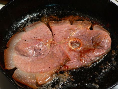 Red Eye Gravy Cooking Country Ham, How To Cook Country Ham Slices, Red Eye Gravy Recipe, Country Ham Recipes, Red Eye Gravy, Country Food, Southern Breakfast, Country Ham, Ham Steaks