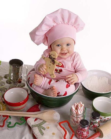 @Melissa Sutton not exactly like this.. kind of a cross between this one.....and... Baby Chef, Christmas Baby Pictures, Foto Newborn, Baby Christmas Photos, Foto Baby, Christmas Photography, Christmas Photoshoot, Baby Photoshoot