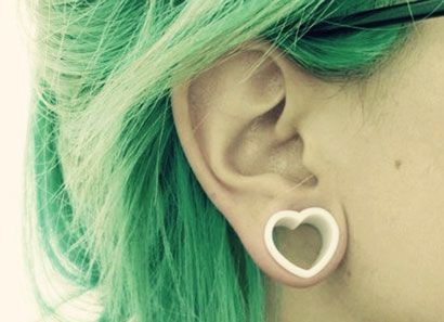 Heart Gauges Plugs, Heart Gages, Gauges Aesthetic, Stretched Ears Aesthetic, Heart Gauges, Ear Aesthetic, Pretty Piercings, Tapers And Plugs, Dragon Lady