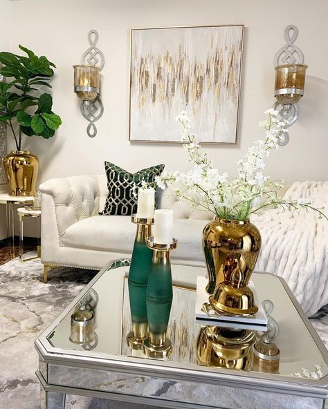 Luxury Living Room Inspiration, Spring Living Room Decor, Gold Living Room Decor, Spring Living Room, Living Room Themes, Side Table Decor, Gold Living Room, Beauty Room Decor, Apartment Living Room Design