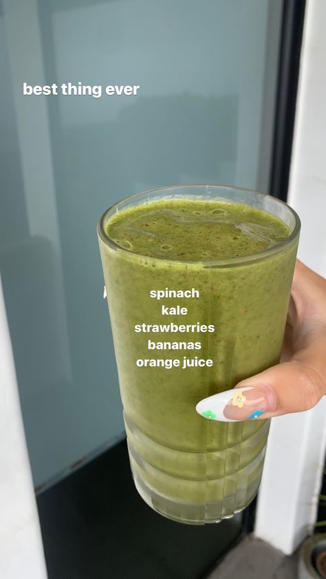 easy green smoothie for summer kale spinach banana drink vitamix Banana Kale Smoothie, Green Smoothie Recipes Healthy, Kale Smoothie Recipes, Spinach Healthy, Green Juice Smoothie, Smoothie Ideas, Fruit Smoothie Recipes Healthy, Easy Green Smoothie, Easy Healthy Smoothies