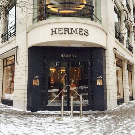 Hermes Store, Boujee Aesthetic, Motif Art Deco, Luxe Life, Luxury Aesthetic, Classy Aesthetic, Photo Wall Collage, Store Front, Jolie Photo