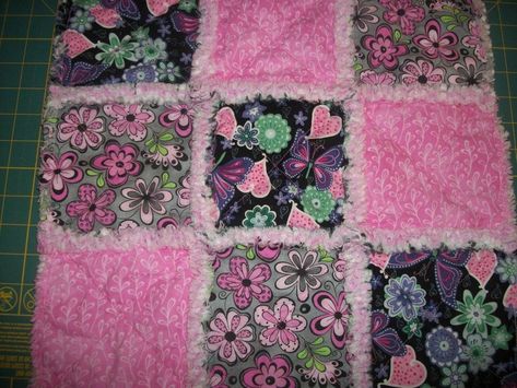 Rag Quilting for the Beginner: 25 Steps (with Pictures) Rag Quilt Instructions, Beginner Quilt Patterns Free, Embroidery Beginners, Rag Quilting, Girls Rag Quilt, Flannel Rag Quilts, Rag Quilt Tutorial, Diy Knit Blanket, History Of Quilting