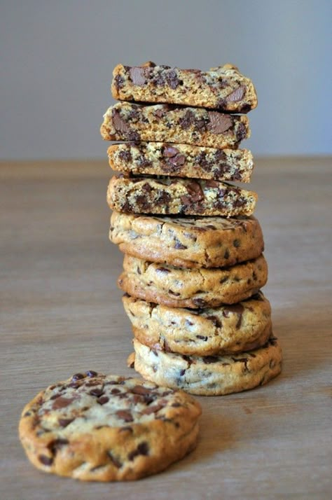 COOKIES Américains – En cuisine avec Péla Biscuits Diététiques, Healthy Food Facts, Cheap Healthy Meals, Cake Factory, Mini Cookies, Biscuit Cookies, Batch Cooking, Food Facts, Cookie Desserts