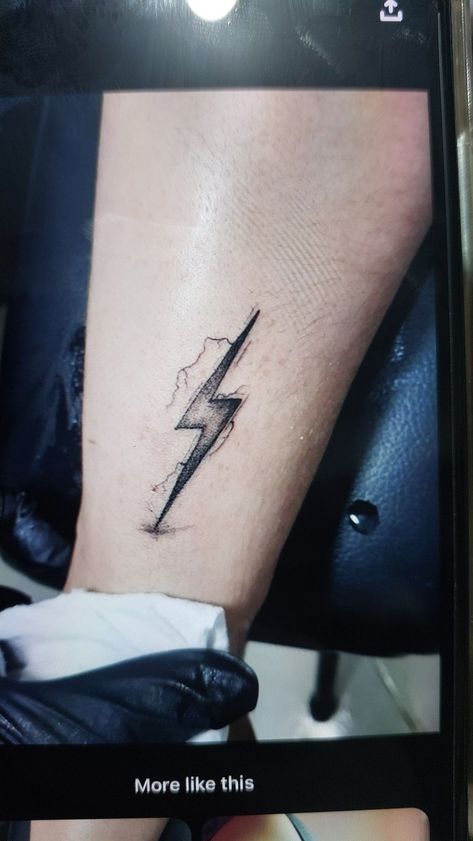 Small Lightning Bolt Tattoo Finger, Light Bolt Tattoo, Track Tattoo, Thunderbolt Tattoo, Tattoo Lightning, The Flash Tattoo, Rip Tattoos For Mom, Lightning Bolt Tattoo, Lightning Tattoo