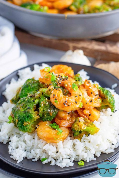 One Pan Shrimp and Broccoli - The Country Cook Broccoli Pasta Recipe, Pan Shrimp, Shrimp And Broccoli, Country Cook, Broccoli Pasta, Dinner Meal, The Country Cook, Shrimp Dishes, Fresh Broccoli