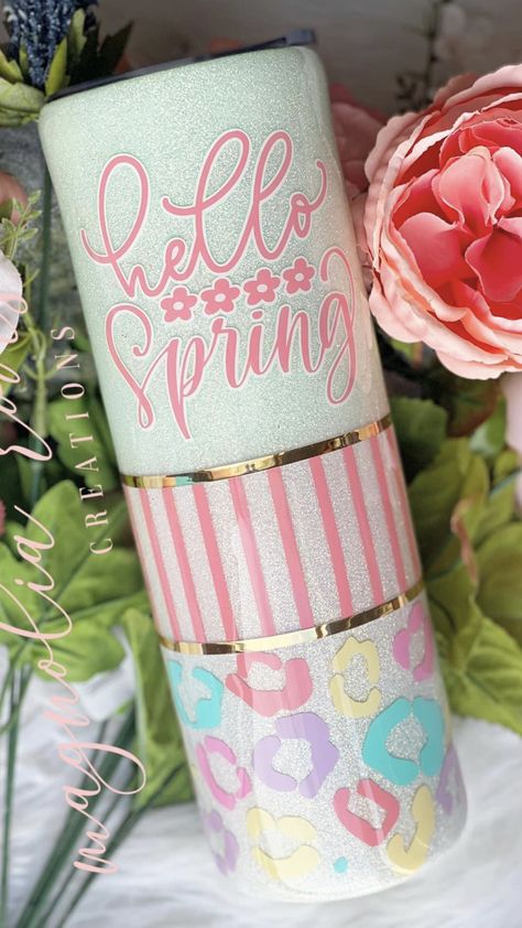 Monstera Tumbler Ideas, Easter Tumbler Ideas, Spring Tumbler Ideas, Spring Tumblers, Personalized Cups Diy, Tumbler Cups Ideas, Spring Cups, Tumbler Inspiration, Tumbler Cups Personalized