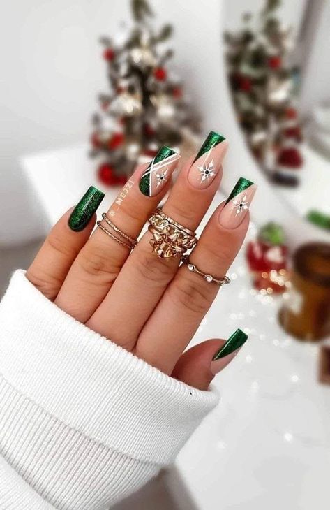 Green Christmas Nails, Ongles Beiges, Christmas Tree Nails, Red Christmas Nails, Tree Nails, Cute Christmas Nails, Christmas Nails Easy, Christmas Gel Nails, Christmas Nail Art Designs