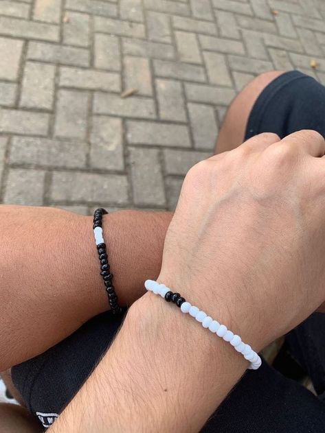 Bracelets To Give To Boyfriend, Bracelets For Your Boyfriend, Bracelets To Make For Your Boyfriend, Bracelet Ideas For Boyfriend, Bracelet For Boyfriend, قلادات متدلية, Matching Couple Bracelets, Homemade Bracelets, Bracelets For Boyfriend