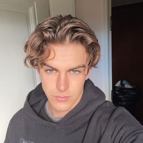 Ash Brown Hair Men, Dark Blonde Hair Men, Light Brown Hair Men, Blonde Hair Men, Hairstyle 2022, Male Haircuts, Ash Brown Hair, Medium Length Hair Men, Dark Blonde Hair