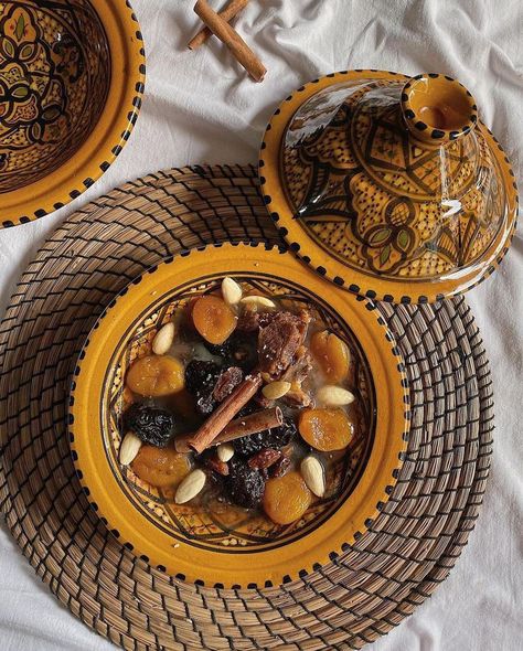 Algerian Wedding Traditions, Plats Ramadan, Algerian Sweets, Morocco Food, Ramadan Food, Tunisian Food, Algerian Food, Algerian Culture, Algerian Recipes