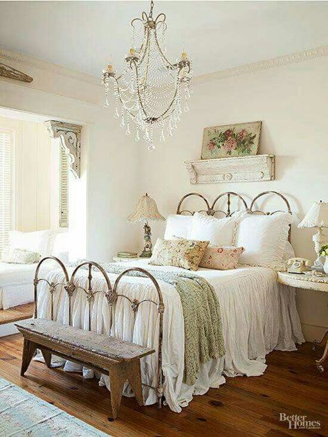 Master bedroom cottage shabby chic Vintage Shabby Chic Bedroom, Camera Shabby Chic, Country Bedrooms, Shabby Chic Decorating, Muebles Shabby Chic, Shabby Chic Bedroom Furniture, Shabby Chic Decor Bedroom, Decoration Shabby, Cottage Shabby Chic