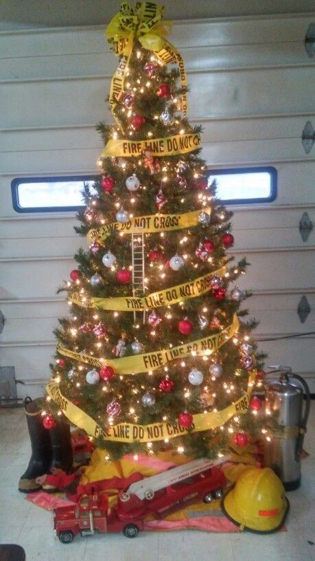 Chickasha Oklahoma, Fire Department Christmas, Fire Department Decor, Police Christmas, Firefighter Crafts, Firefighter Home Decor, Firefighter Decor, Firefighter Love, Fire Life