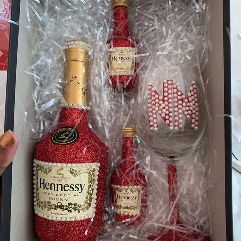 Hennessy Bottle Decor Diy, Decorated Hennessy Bottle For Men, Decorated Hennessy Bottle, Bling Hennessy Bottle, Blinged Out Hennessy Bottle, Glitter Hennessy Bottle, Hennessy Bottle, Hennessy Very Special Cognac, Bedazzled Bottle