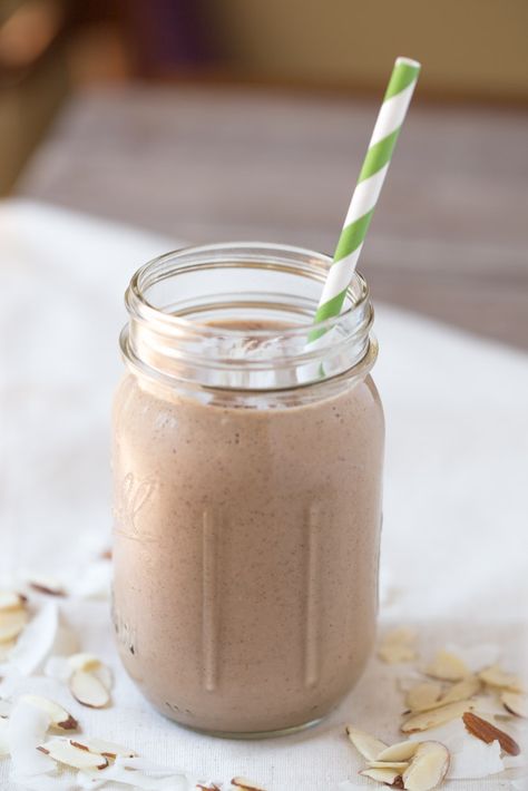 Plexus Shake Recipes, Peppermint Protein Shake, Vanilla Protein Shake Recipes, Mocha Protein Shake, Whey Shake, Protein Smoothie Bowl, Vegan Protein Shake, Greek Yogurt Flavors, Vanilla Protein Shakes