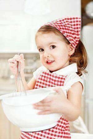 Future Chef, Kids Baking, Red Cottage, Grandma's House, Baking With Kids, White Cottage, Trik Fotografi, Red Gingham, Betty Crocker