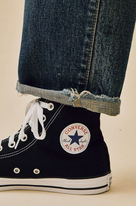 Chuck Taylors Aesthetic, Best Boots For Men, Chuck 70s, Converse Classic, Staple Shoes, Curated Closet, Chuck 70, Classic Sneakers, Cool Boots