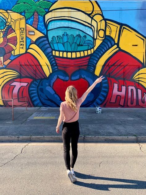 2020 Houston Mural Guide Astronaut Mural, Houston Murals, Get Out Of A Rut, Houston Travel, The Heights, Murals Street Art, City Guides, Texas Travel, Street Design