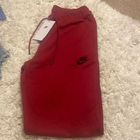 Red Nike Sweatpants Size Xs Nwt Sweatpants Colors, Gym Wishlist, Red Nike Sweatpants, Nike Running Pants, Red Sweatpants, Cute Nike Outfits, Nike Sweats, Black Cropped Pants, Nike Sweatpants