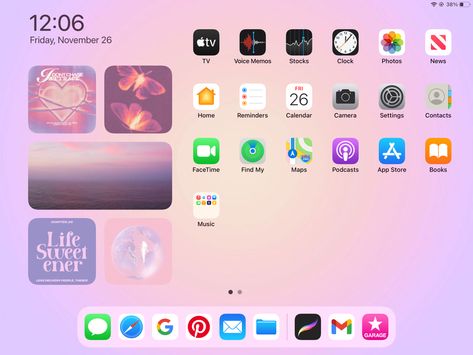 If you like this go to my acounnt to find the pins Pink Aesthetic Ipad Homescreen, Aesthetic Ipad Homescreen Layout Pink, Ipad Homescreen Ideas Pink, Tablet Lockscreen, Homescreen Ideas Pink, Ipad Home Screen Layout, Ipad Ios 16, Ipad Homescreen Ideas, Ipad Layouts