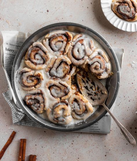 Easy Vegan Cinnamon Rolls (Gluten Free, No Yeast!) Gluten Free Yeast Free Cinnamon Rolls, Vegan Cinnamon Rolls Easy, Cinnamon Rolls Gluten Free, Gluten Free Cinnamon Rolls Recipe, Gluten Free Christmas Baking, Cinnamon Roll Recipes, No Yeast Cinnamon Rolls, Rolls Recipe Easy, Pecan Filling