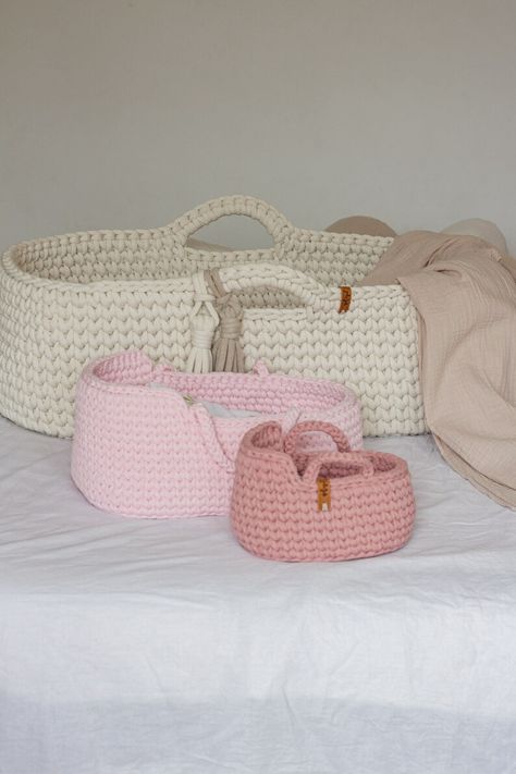 9 Doll Moses Basket Dusty Pink Crochet Doll Basinet - Etsy Romania Crochet Doll Basket, Crocheted Moses Basket, Crochet Pattern For Moses Basket, Crochet Doll Moses Basket Free Pattern, Doll Moses Basket, Crochet Doll Bed Purse, Doll Cradle, Crocheted Toys, Moses Basket